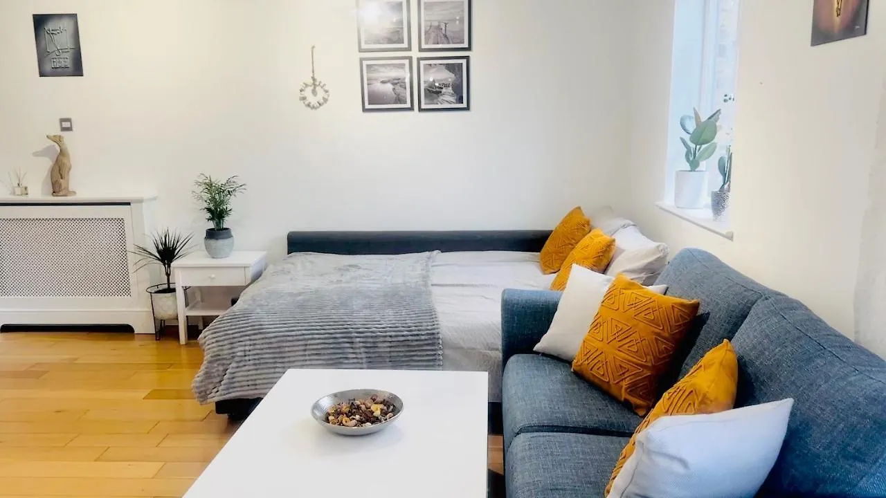 Apartment Canal View House: City of London Oasis